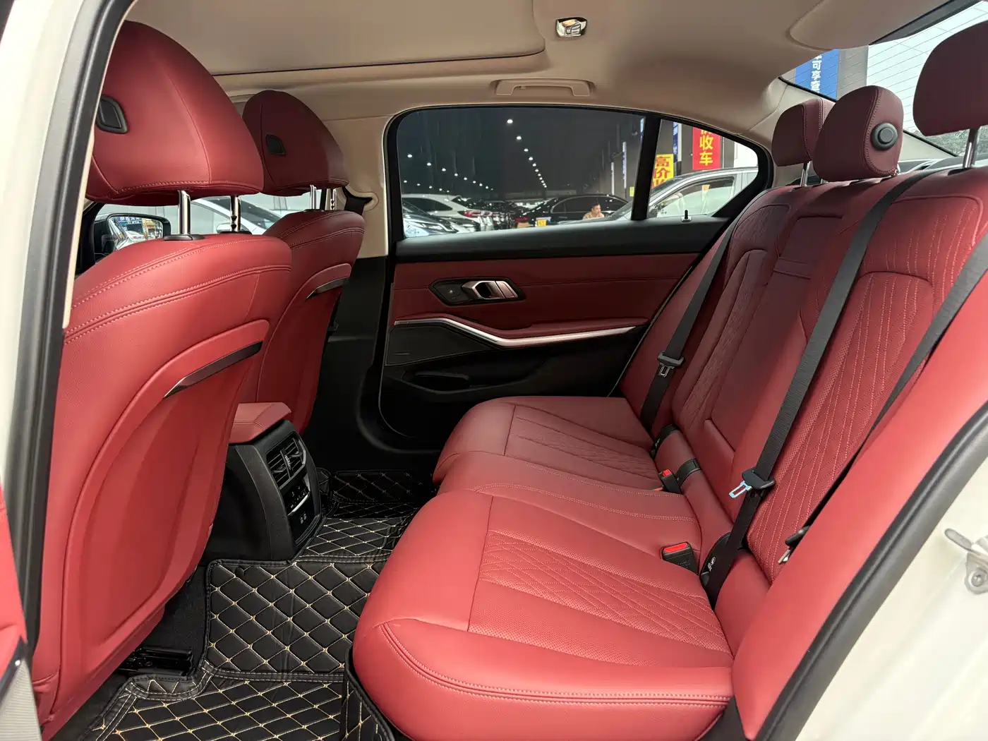 BMW 3 Series 2025 330Li M Sport Night Edition фото 14
