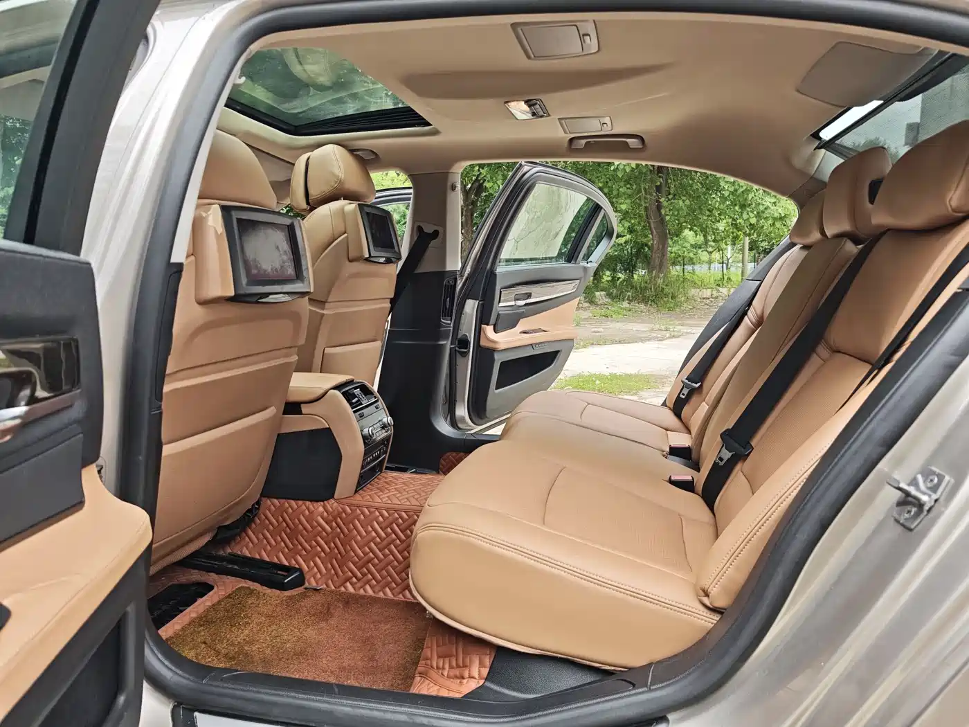 BMW 7 Series 2009 740Li Premium фото 10