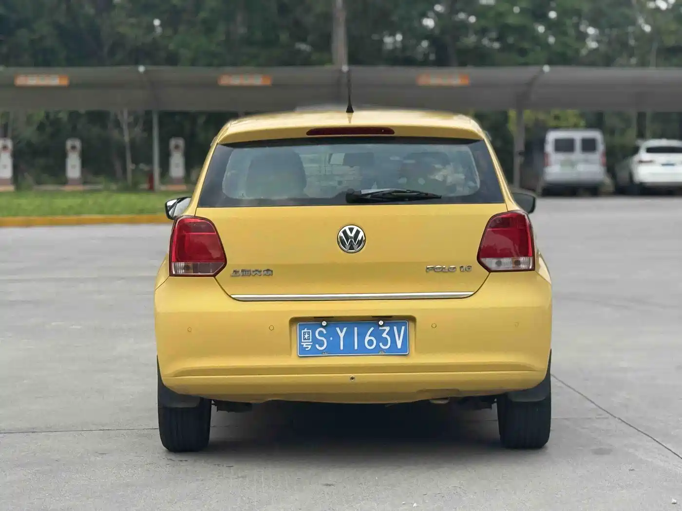 Volkswagen Polo 2011 1.6L Automatic Cool Edition фото 8