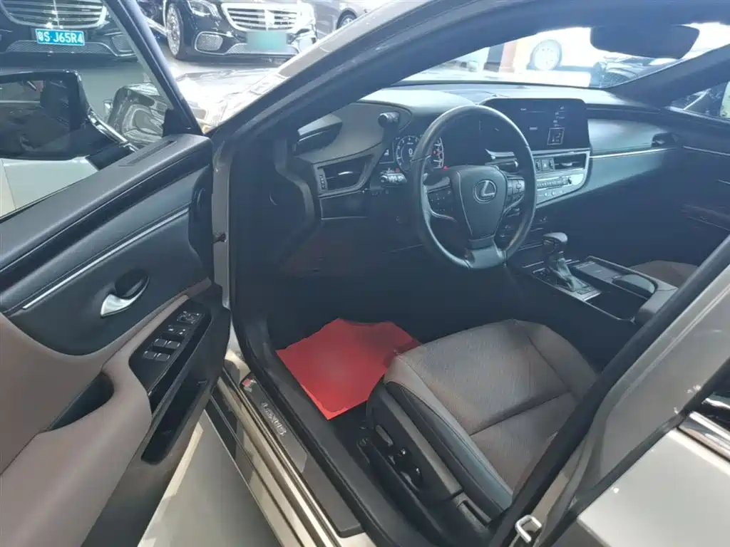 Lexus ES 2021 200 Excellence Edition фото 16