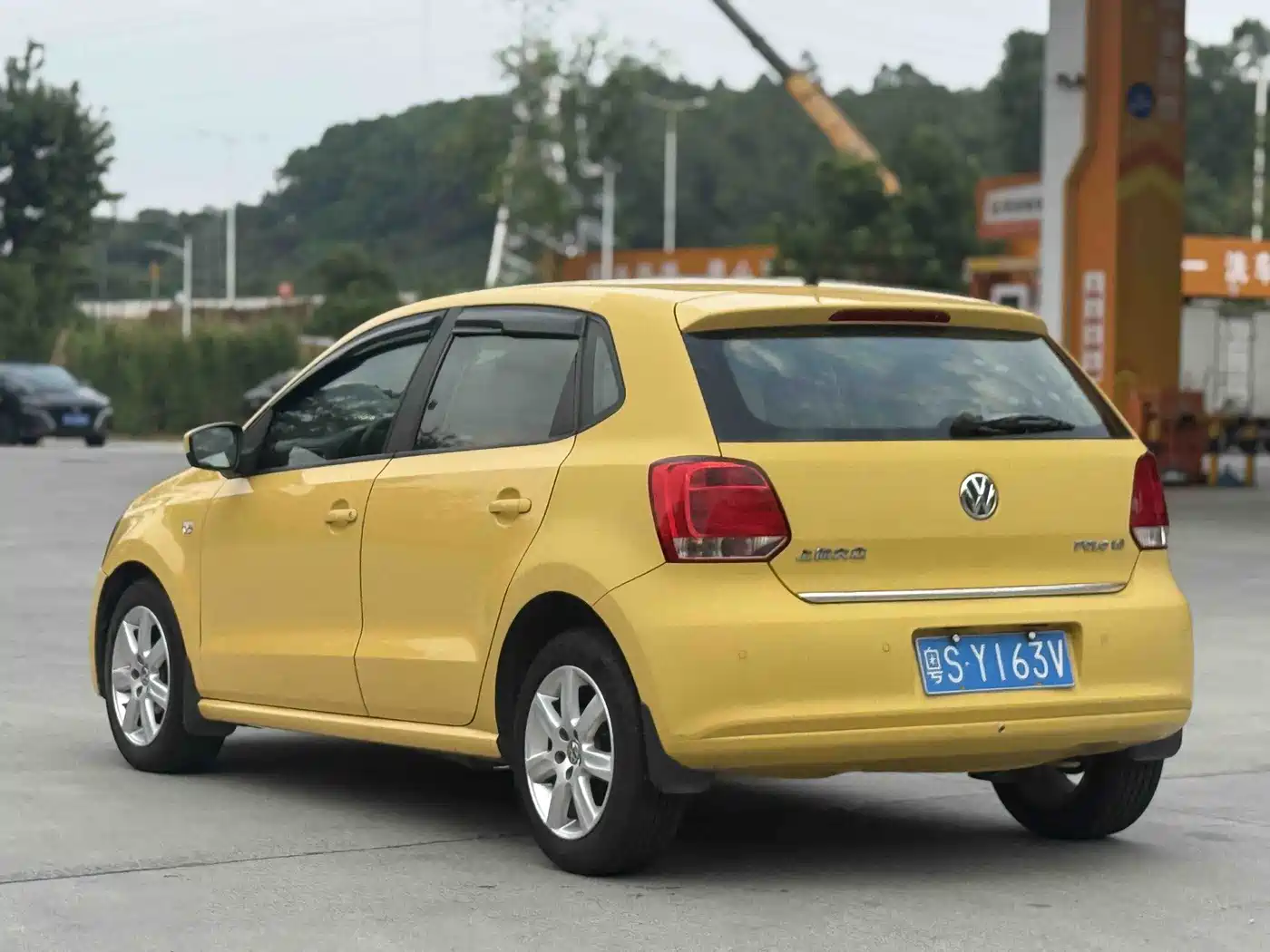 Volkswagen Polo 2011 1.6L Automatic Cool Edition фото 9