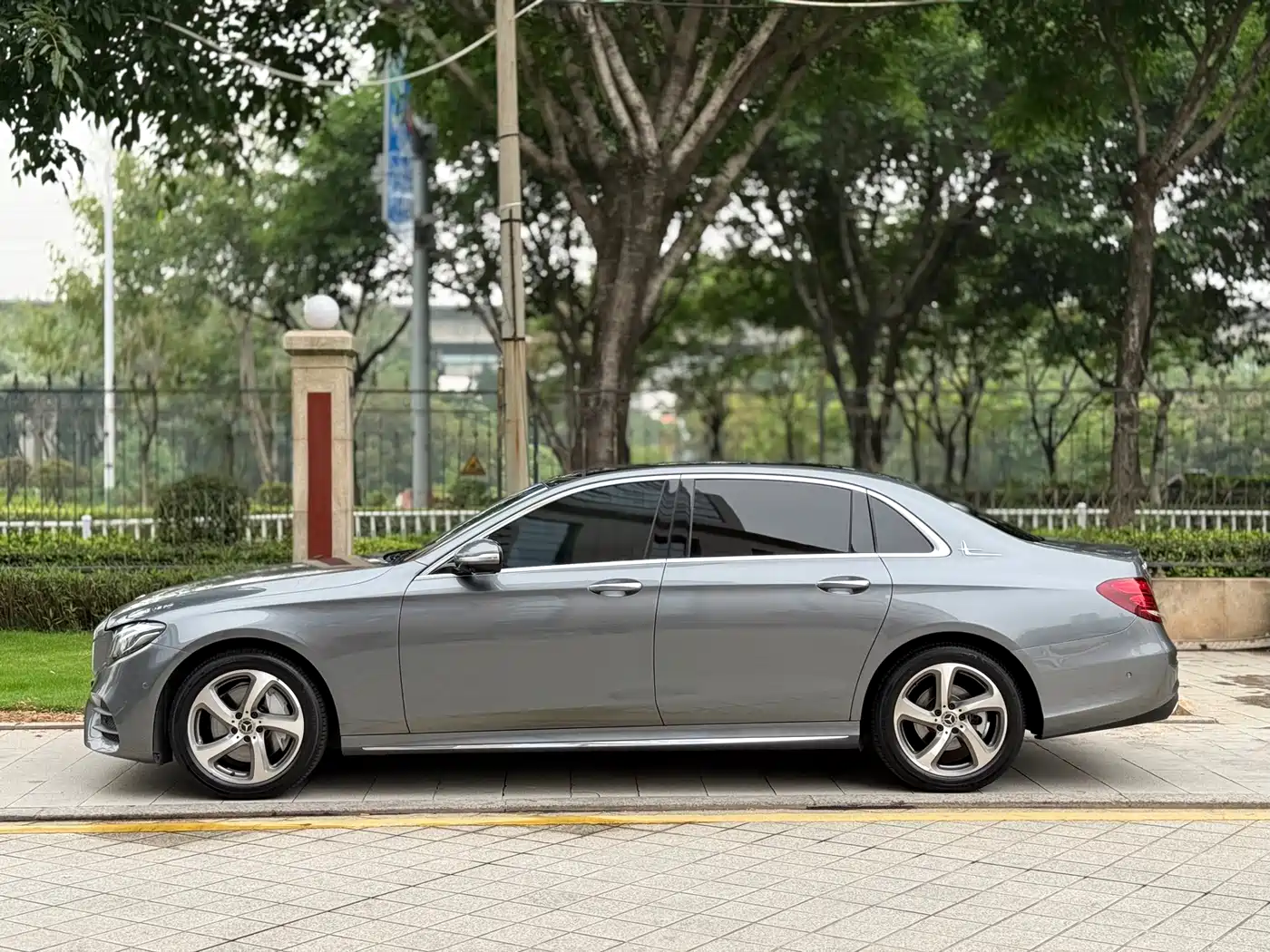 Mercedes-Benz E-Class 2017 E 300 L Sport Luxury фото 7