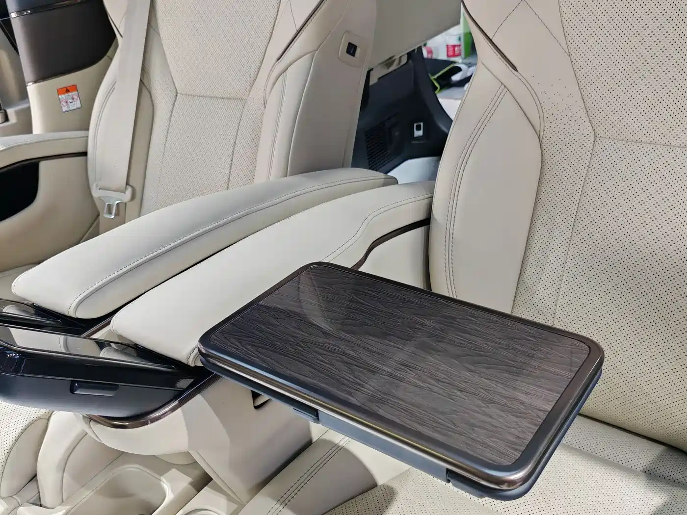 Toyota Alphard 2025 Hybrid 2.5L Ultimate Gold Edition фото 19