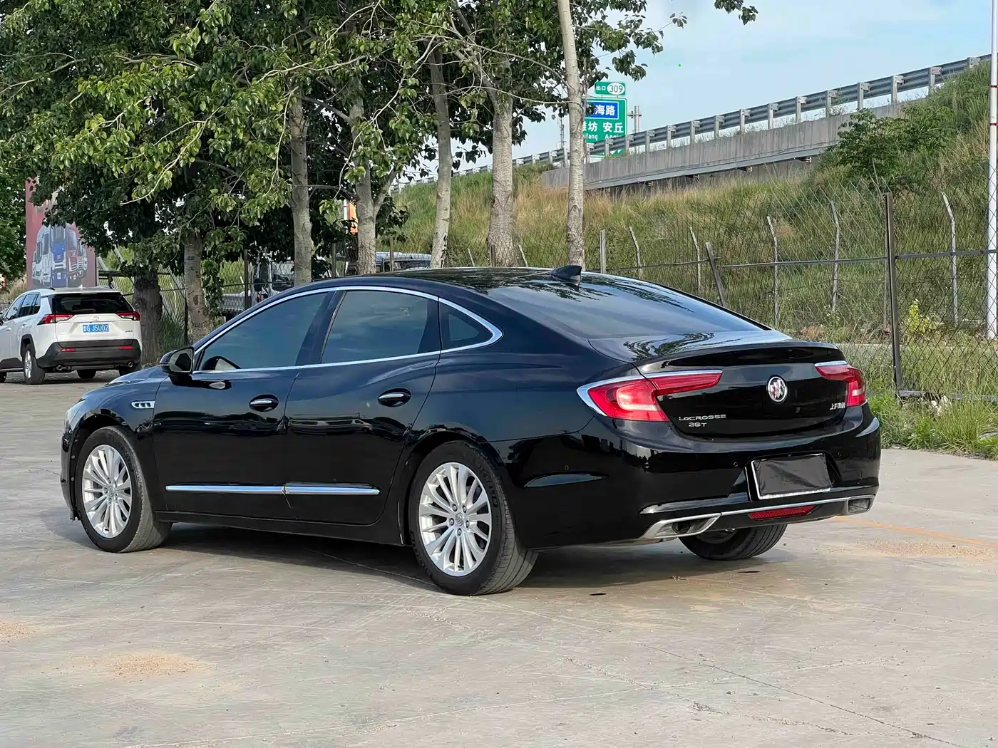 Buick LaCrosse 2016 Model 28T Luxury фото 4