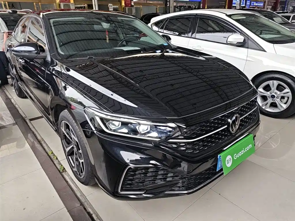 Volkswagen Passat 2023 Facelift 330TSI Starlight Luxury Edition фото 4