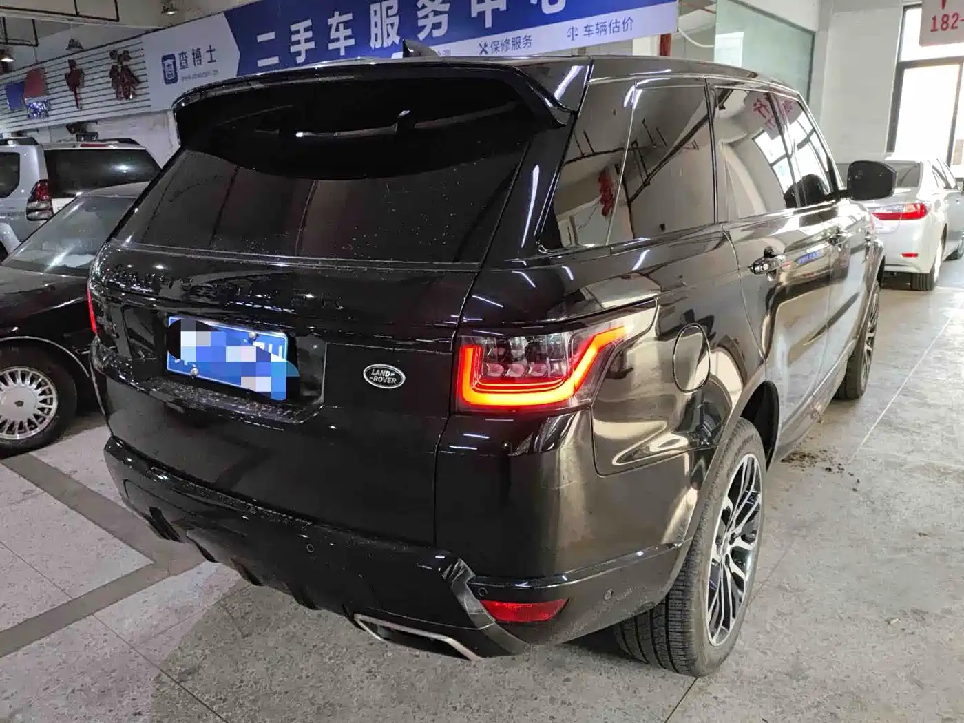 Land Rover Range Rover Sport 2021 3.0 L6 Gloss Black Edition фото 2