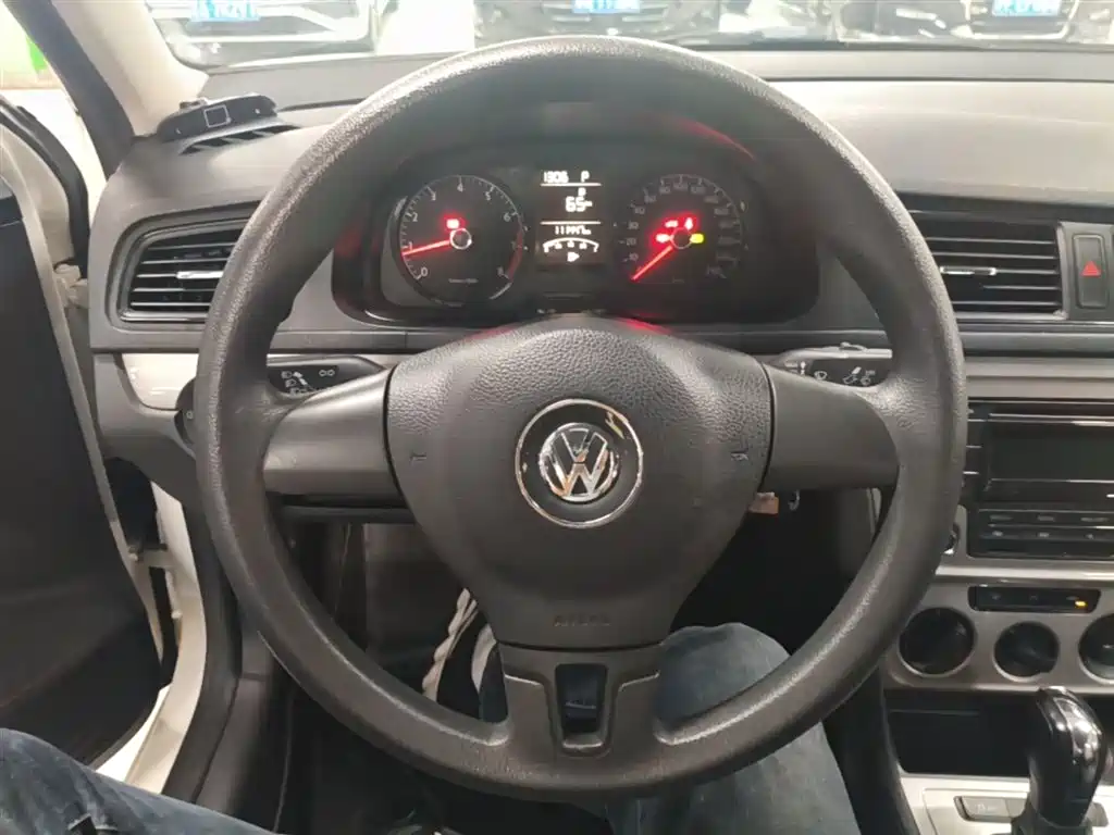 Volkswagen Lavida 2017 1.6L Automatic Comfort Edition фото 11