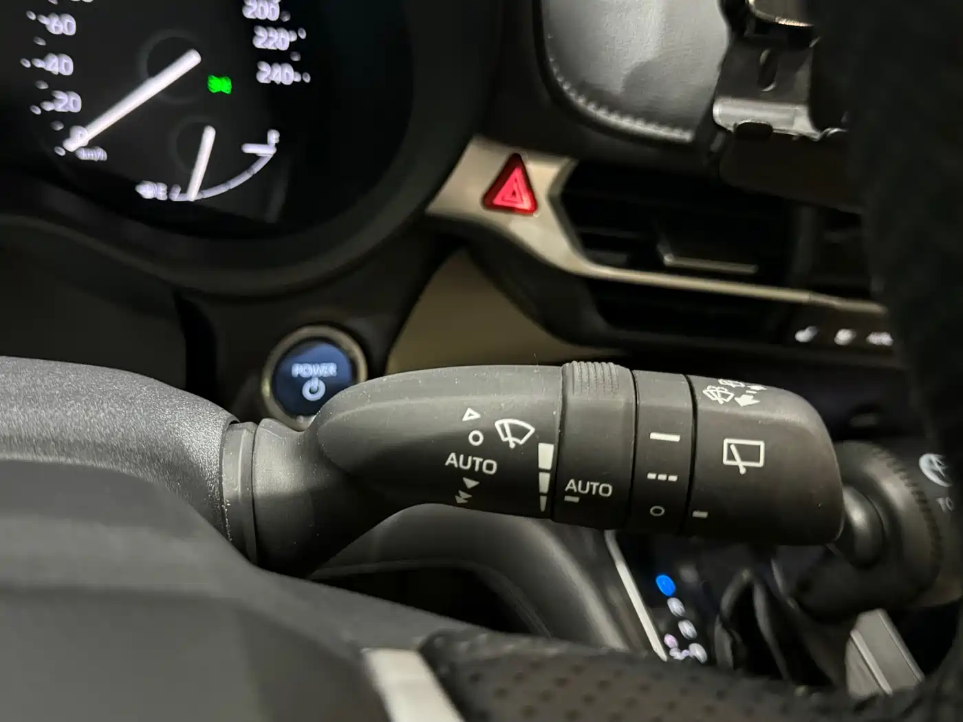 Toyota Granvia 2023 2.5L Hybrid VIP Edition фото 18