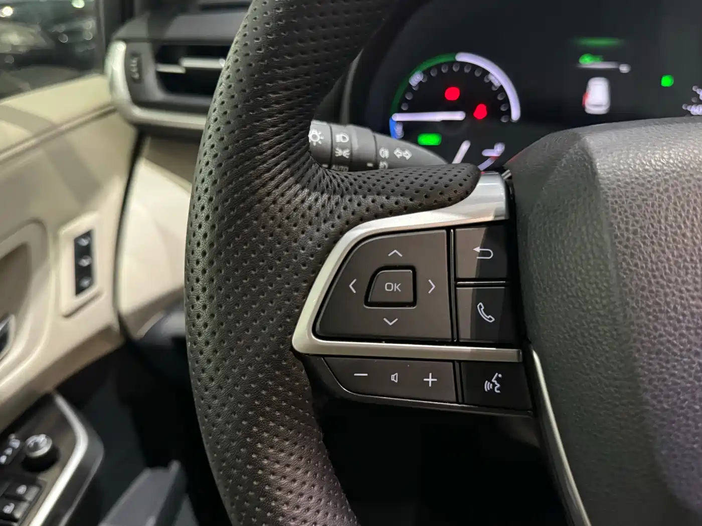 Toyota Granvia 2023 2.5L Hybrid VIP Edition фото 15