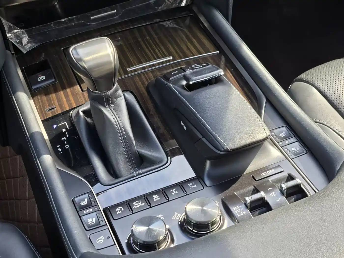 Lexus LX 2019 570 Dynamic Luxury Edition фото 13