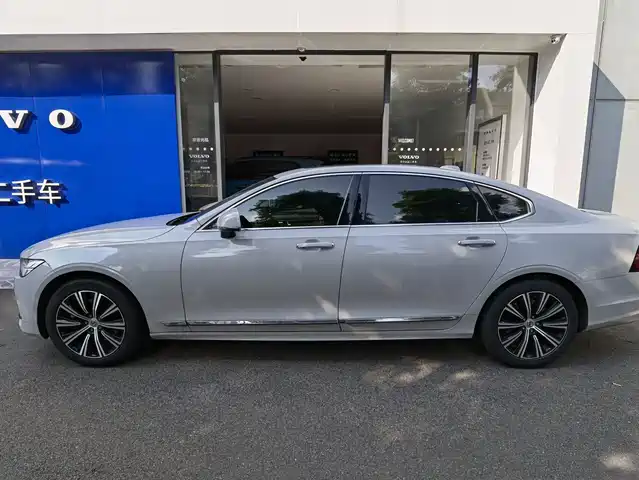 Volvo S90 2021 Model B5 Inscription Luxury Edition — фото 3