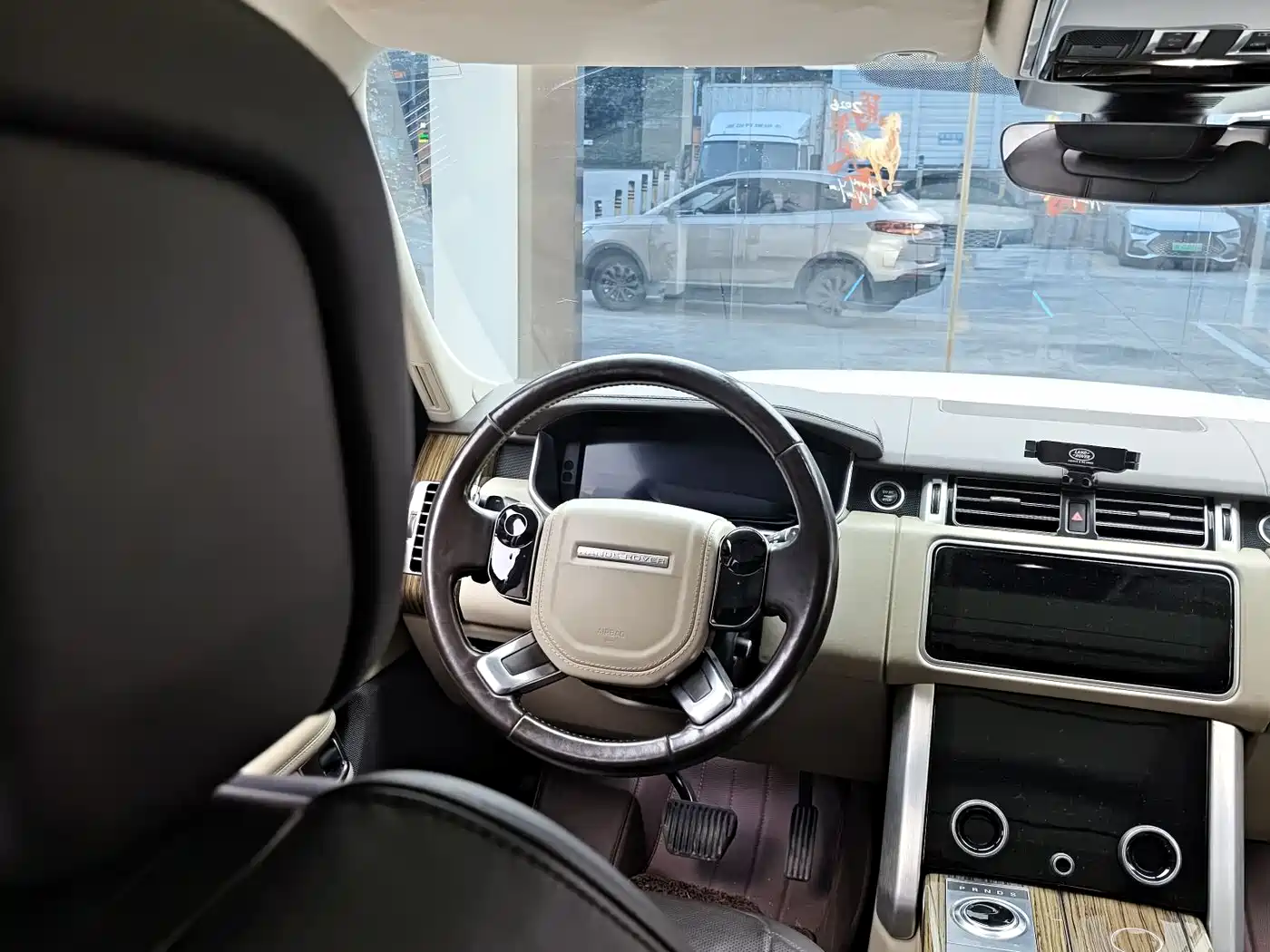 Land Rover Range Rover 2018 3.0 SC V6 Vogue SE Genesis Extended Edition фото 14