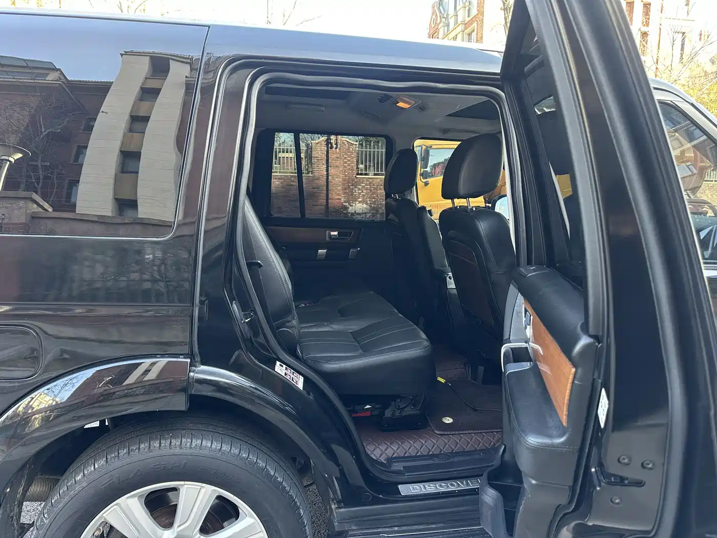 Land Rover Discovery 2015 3.0 SC V6 SE фото 7