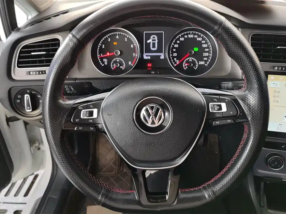 Volkswagen Golf 2016 230TSI Automatic Luxury фото 15