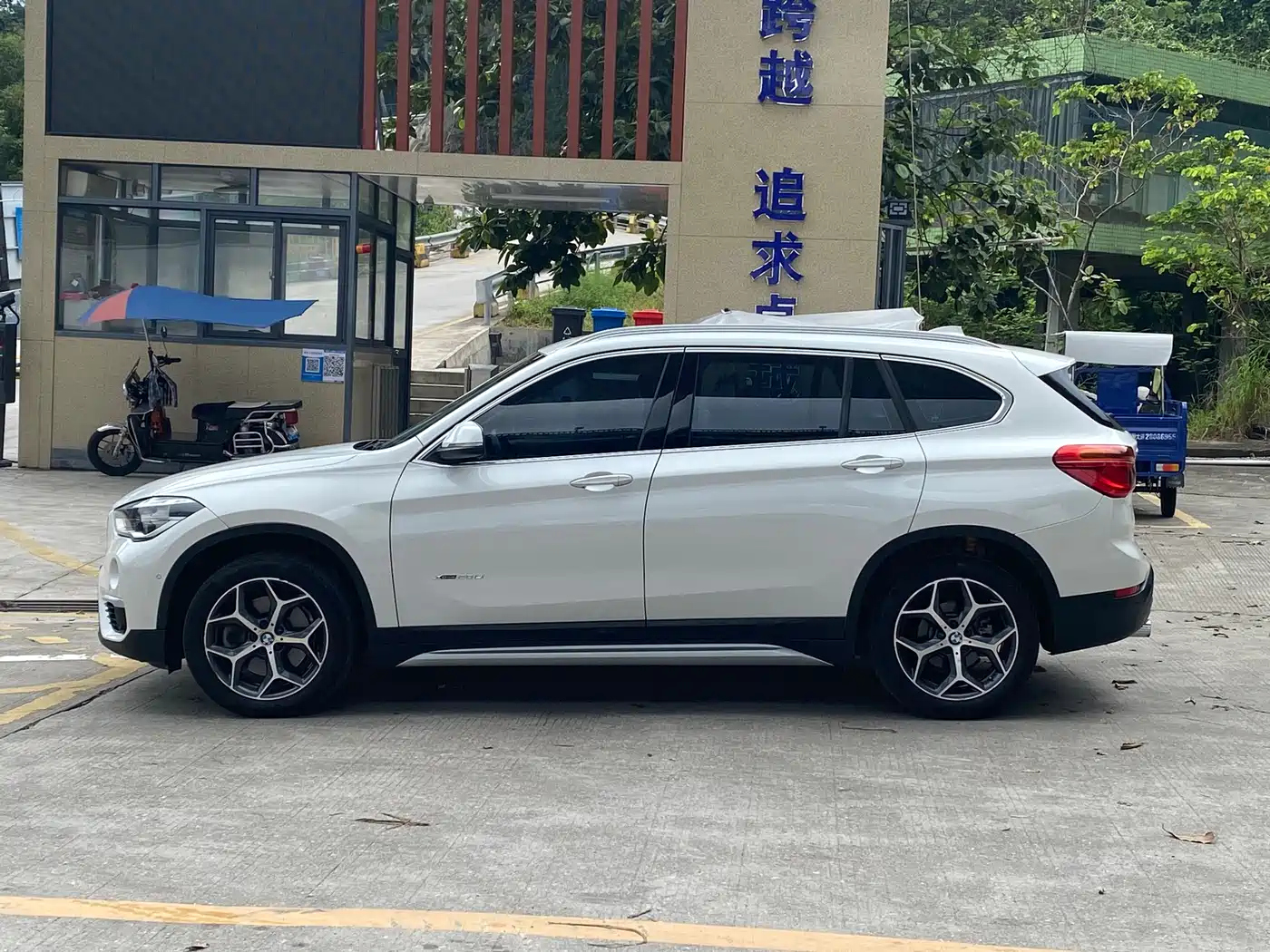 BMW X1 2016 xDrive20Li Luxury Model фото 3