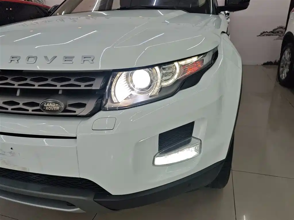 Land Rover Range Rover Evoque 2015 2.0T 5-Door Intelligent Edition фото 18