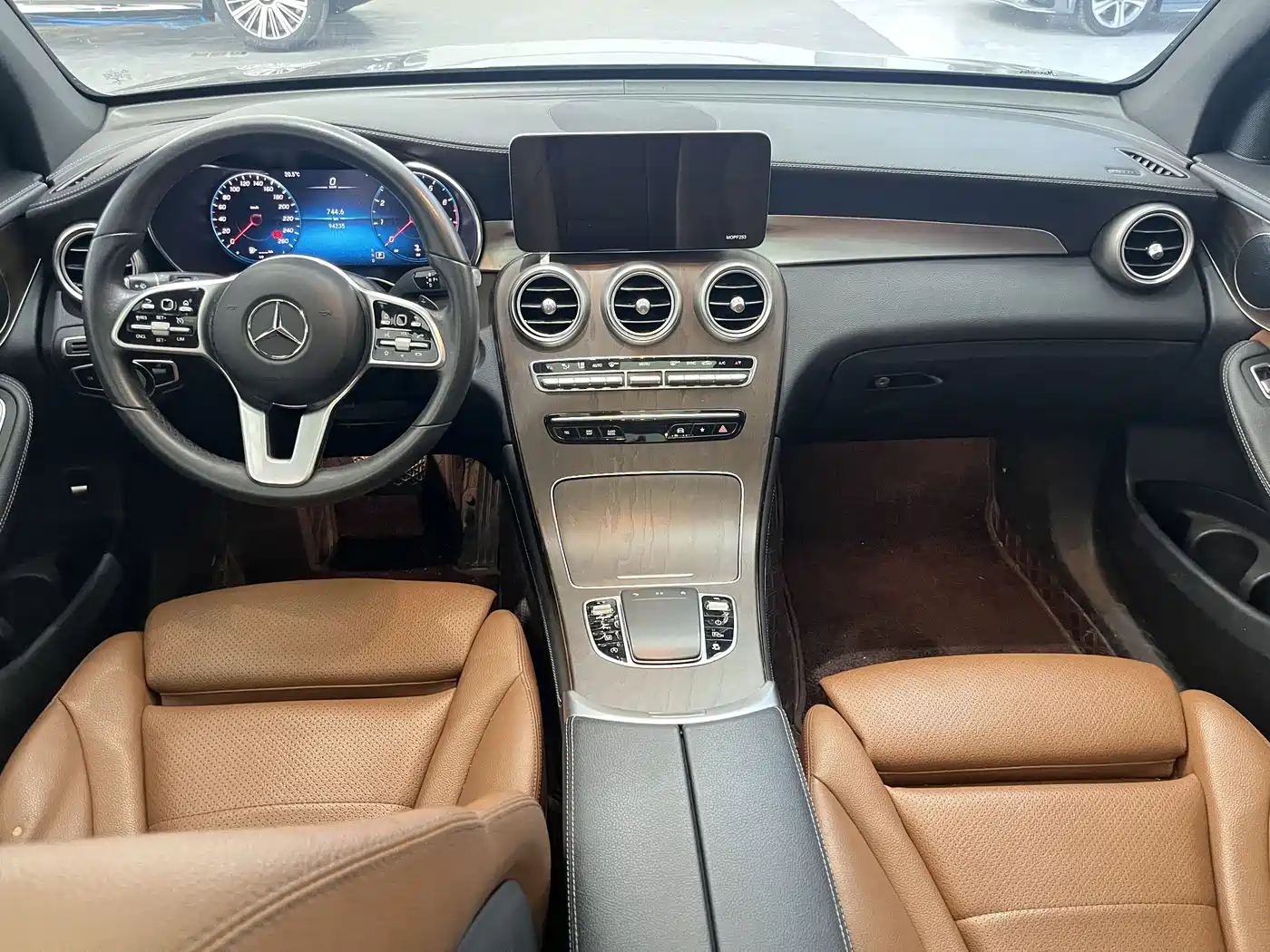 Mercedes-Benz GLC 2020 Facelift GLC 260 L 4MATIC Luxury фото 16