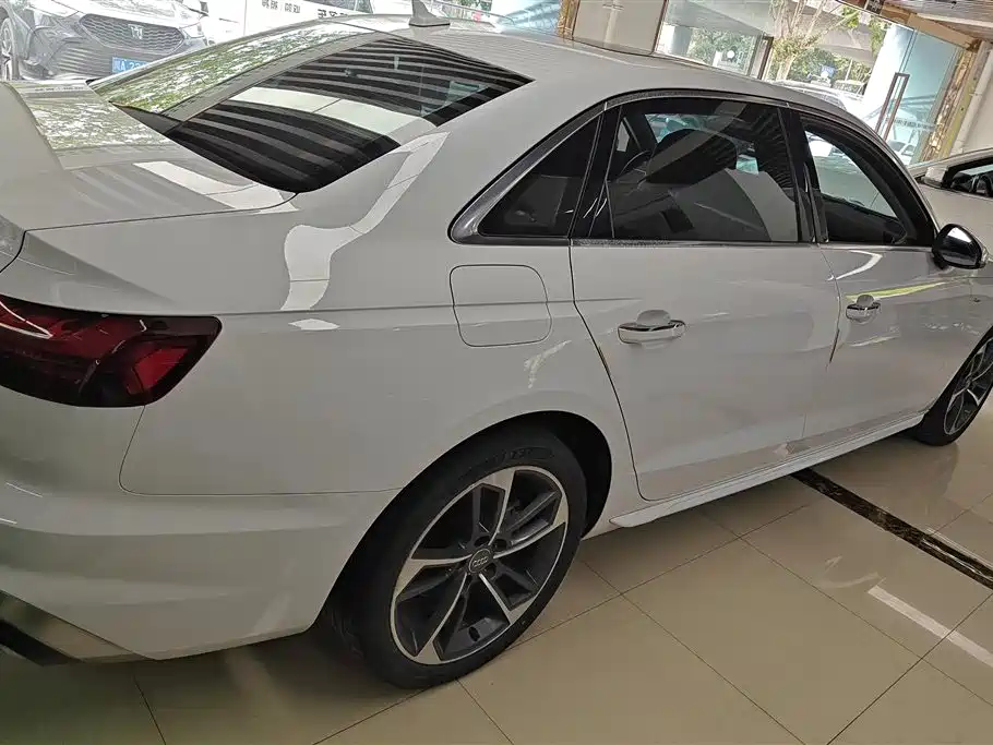 Audi A4L 2020 40 TFSI Luxury Dynamic фото 3