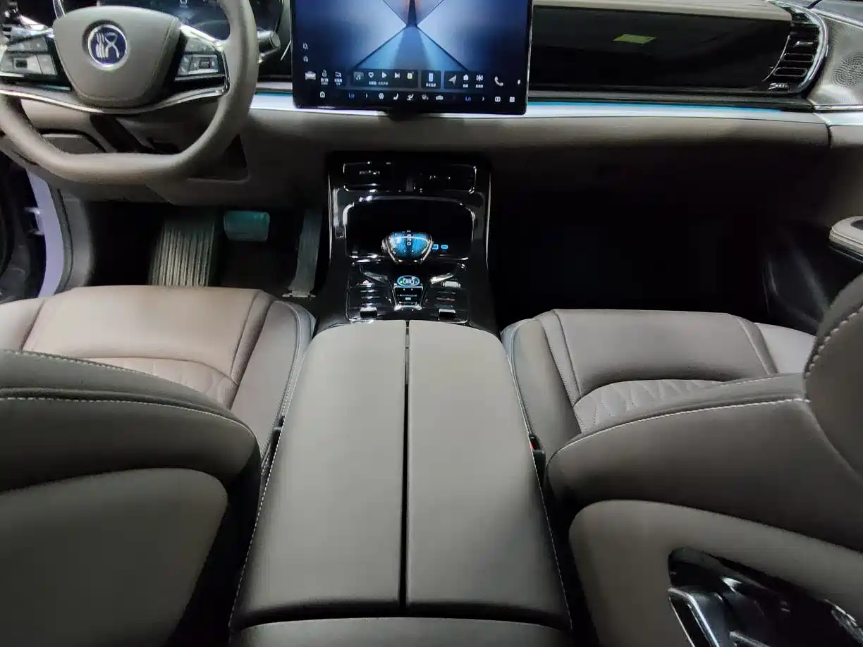 BYD Han 2025 DM-i Smart Driving Edition 125KM Honor фото 14