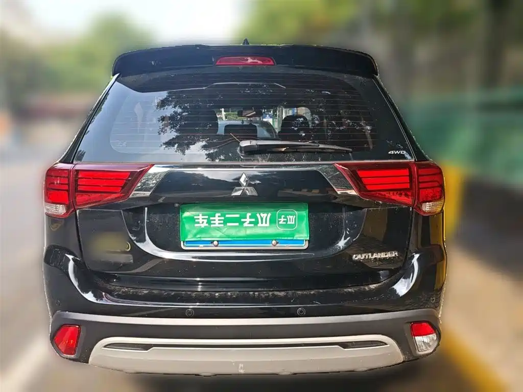 Mitsubishi Outlander 2020 2.4L 4WD Luxury 5-seater фото 4