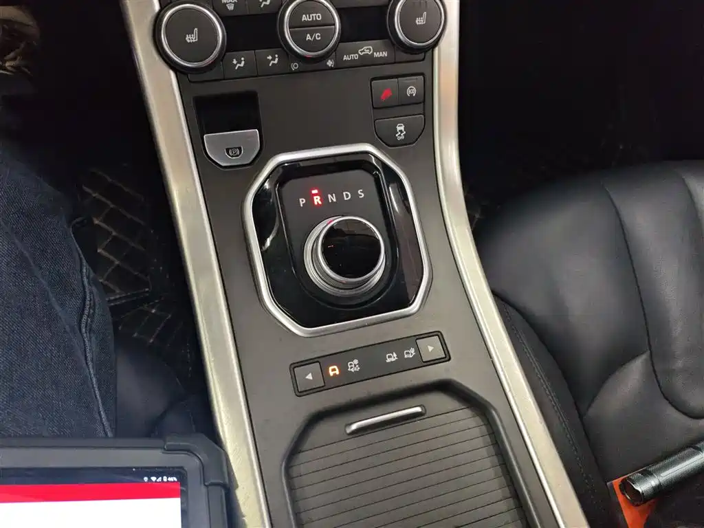 Land Rover Range Rover Evoque 2015 2.0T 5-Door Intelligent Edition фото 10
