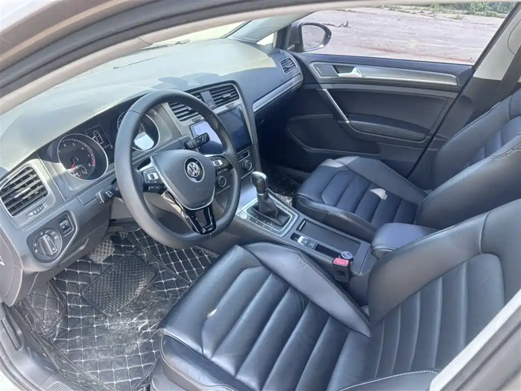 Volkswagen Golf 2016 230TSI Automatic Luxury фото 16