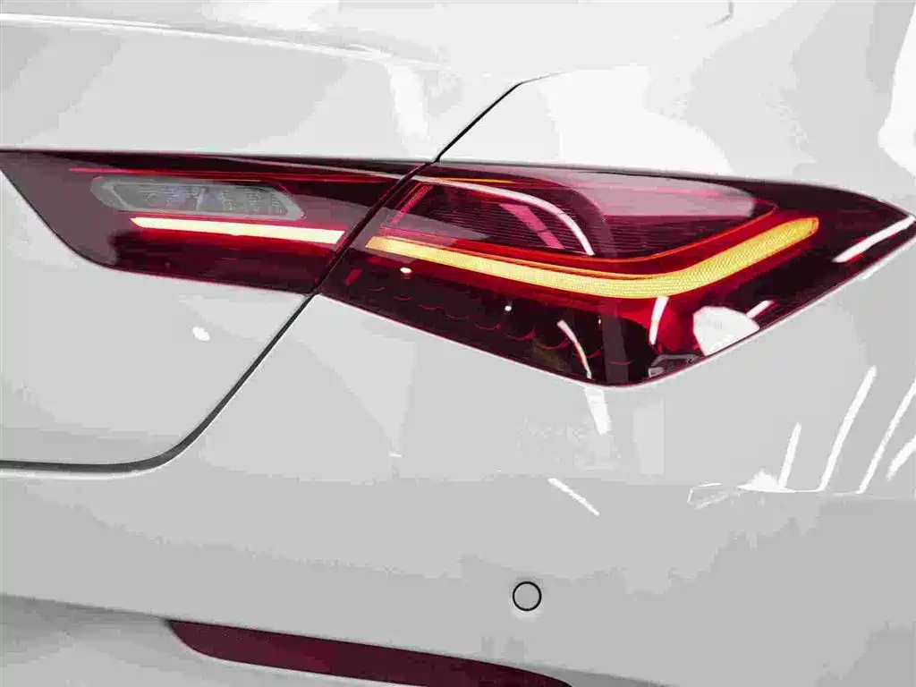 صورة 8 - Mercedes-Benz CLA (Import)