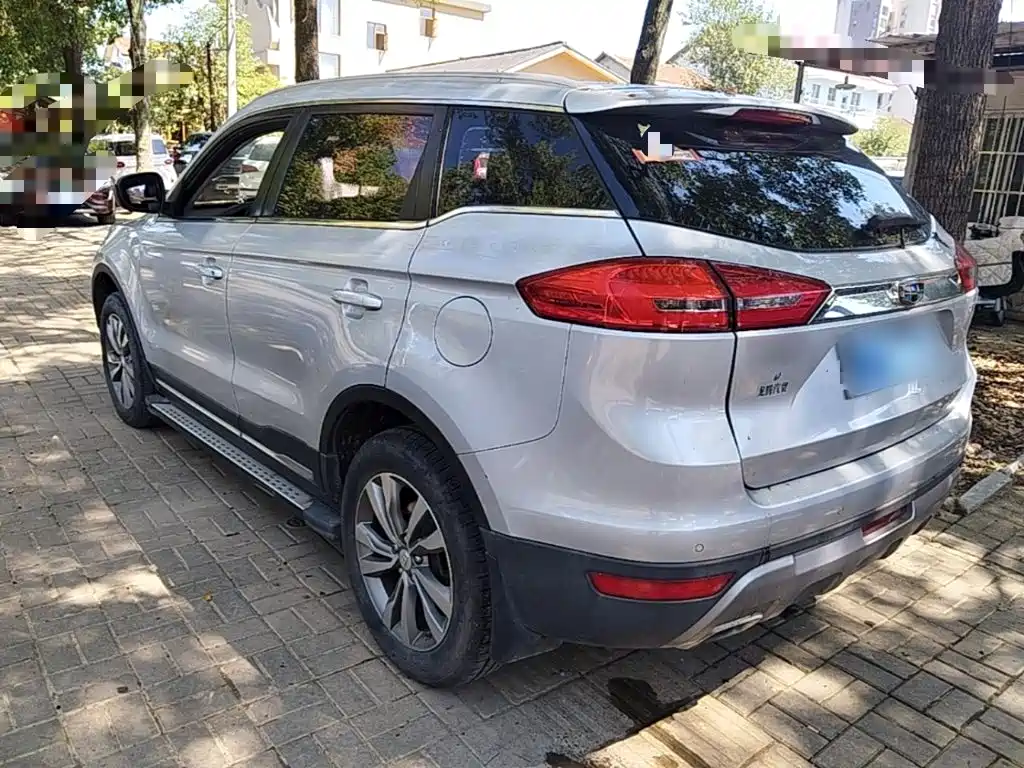 Фото 5 - Geely Atlas