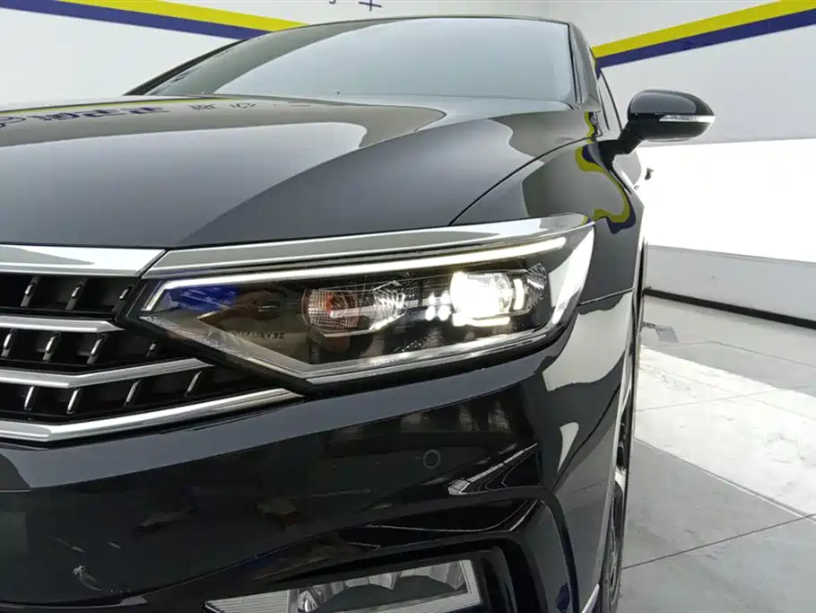 Volkswagen Magotan 2023 Model 2 Million Commemorative Edition 330TSI DSG Luxury фото 5