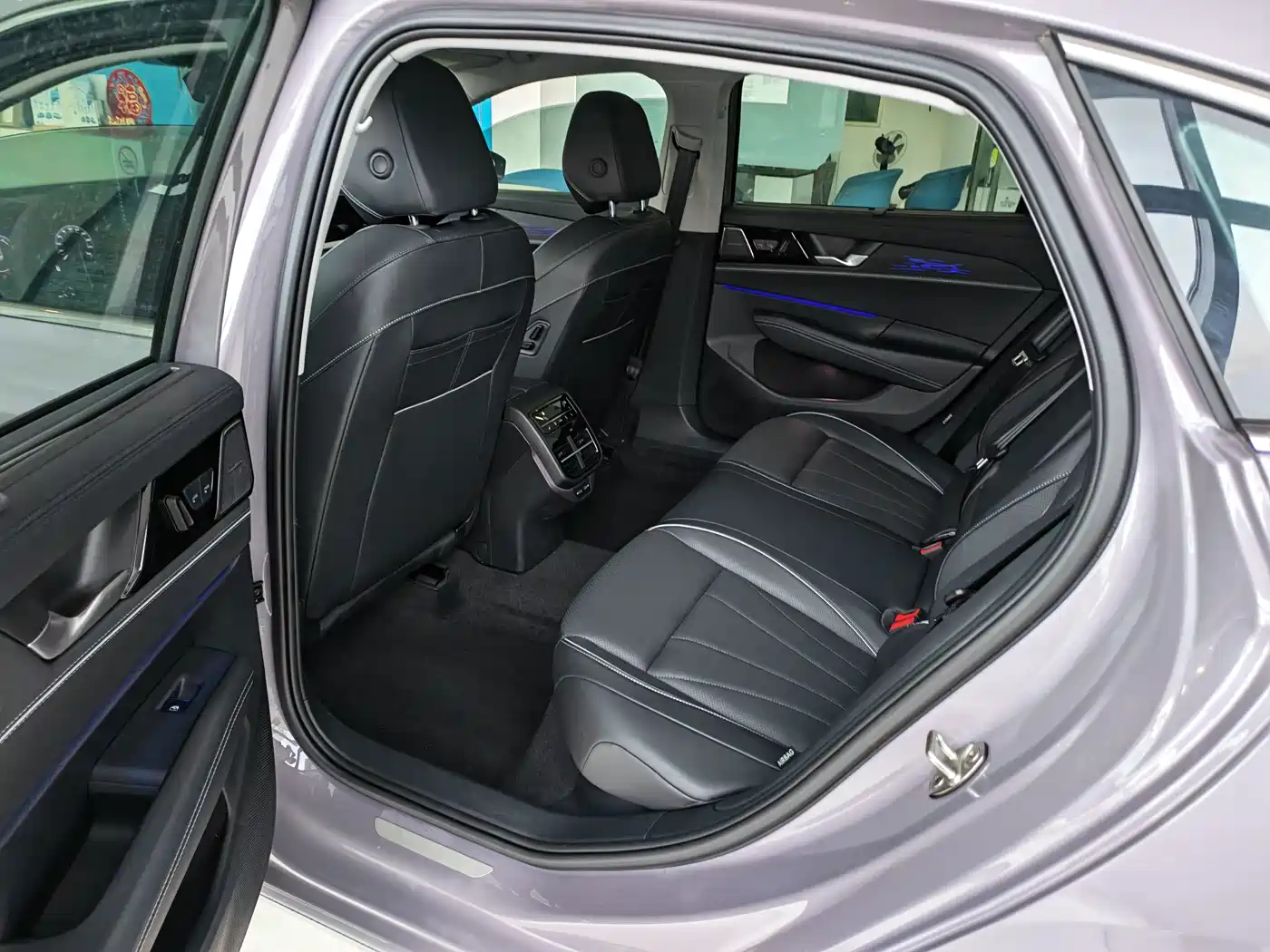 Volkswagen Passat 2025 Model Pro 380TSI Starlight Dragon Premium Edition фото 3