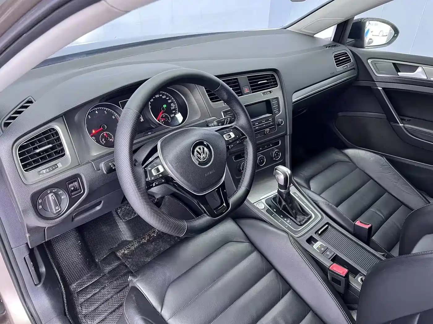 Volkswagen Golf 2015 1.4TSI Automatic Luxury фото 7