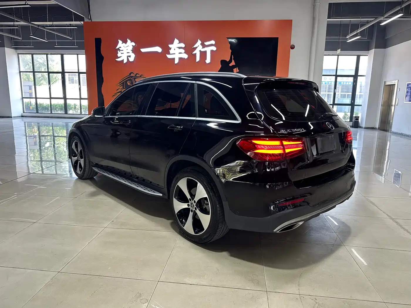 Mercedes-Benz GLC 2018 Facelift GLC 300 4MATIC Dynamic фото 4
