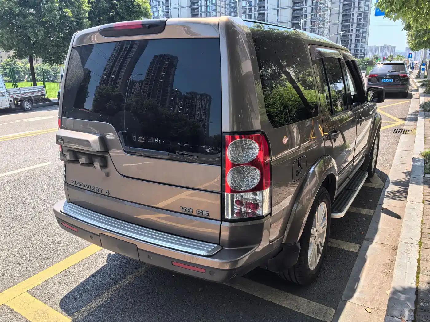 Land Rover Discovery 2012 5.0 V8 HSE фото 8