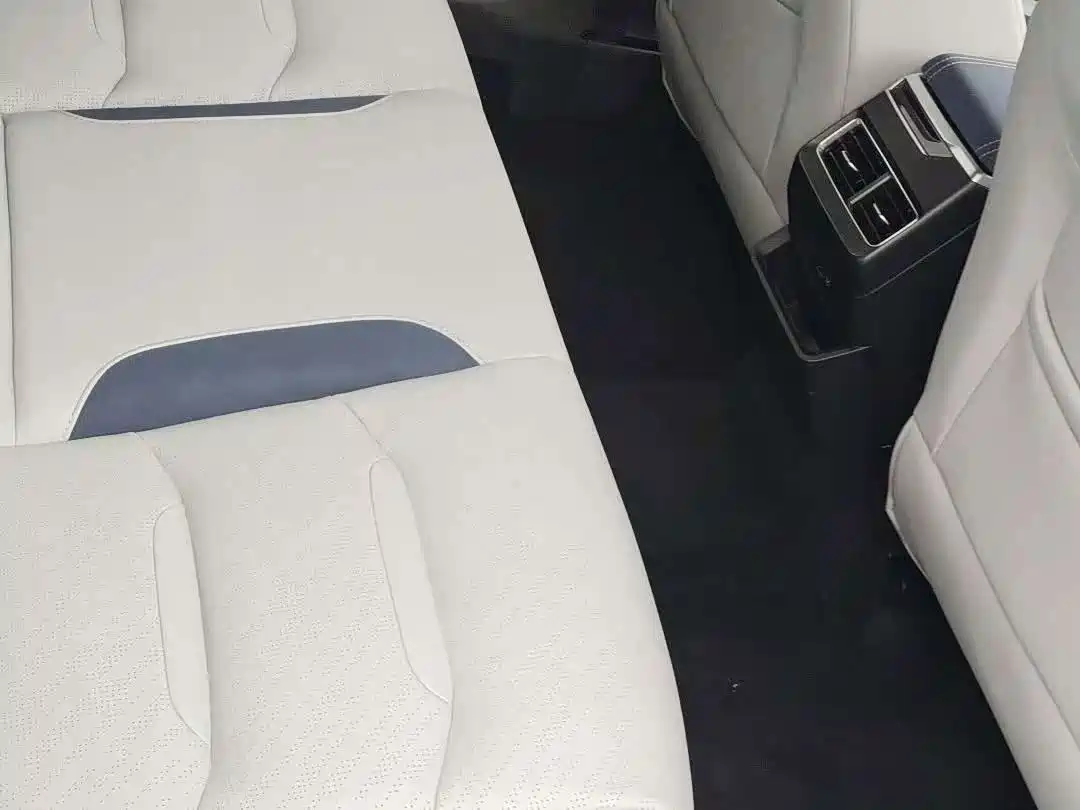 Фото 8 - Geely Preface