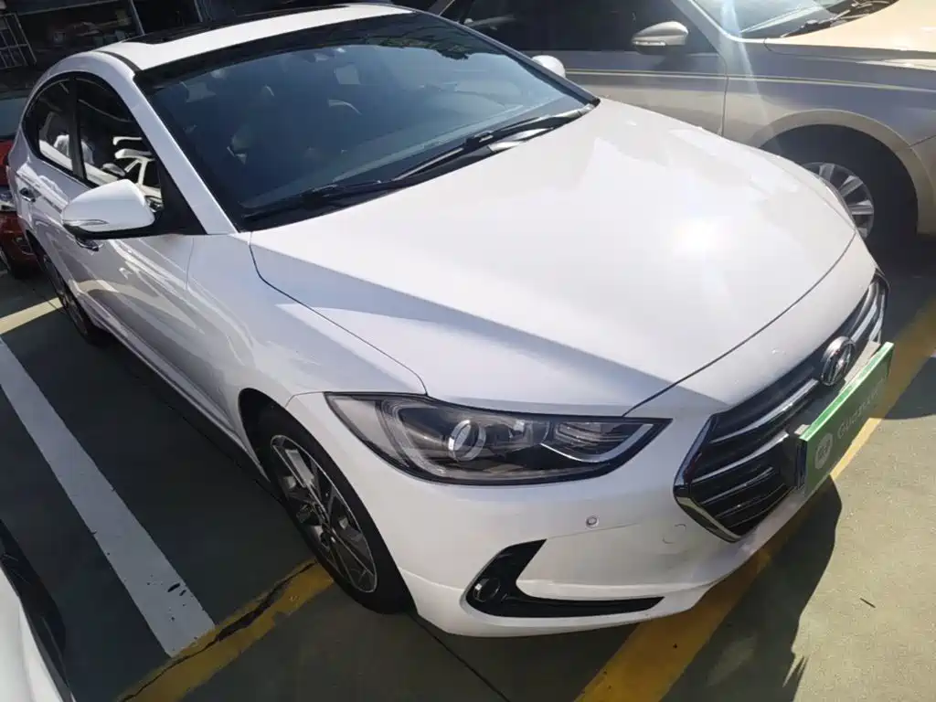 Photo 4 - Hyundai Elantra