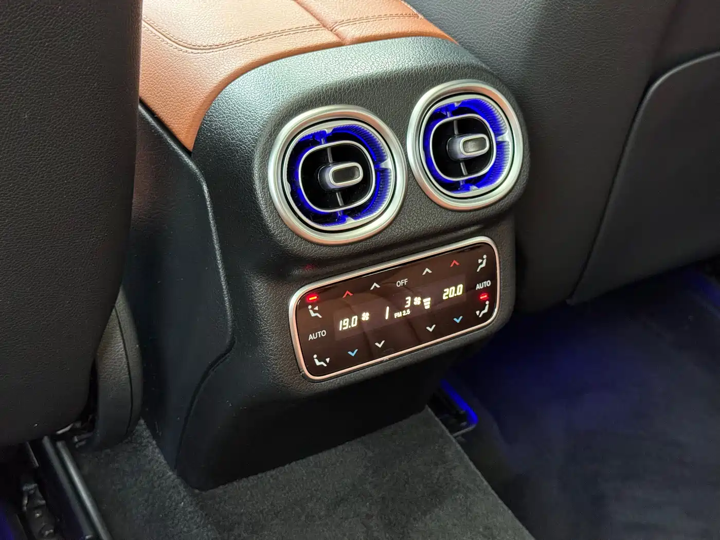 Mercedes-Benz GLC 2023 GLC 300 L 4MATIC Sport 5-Seater фото 21