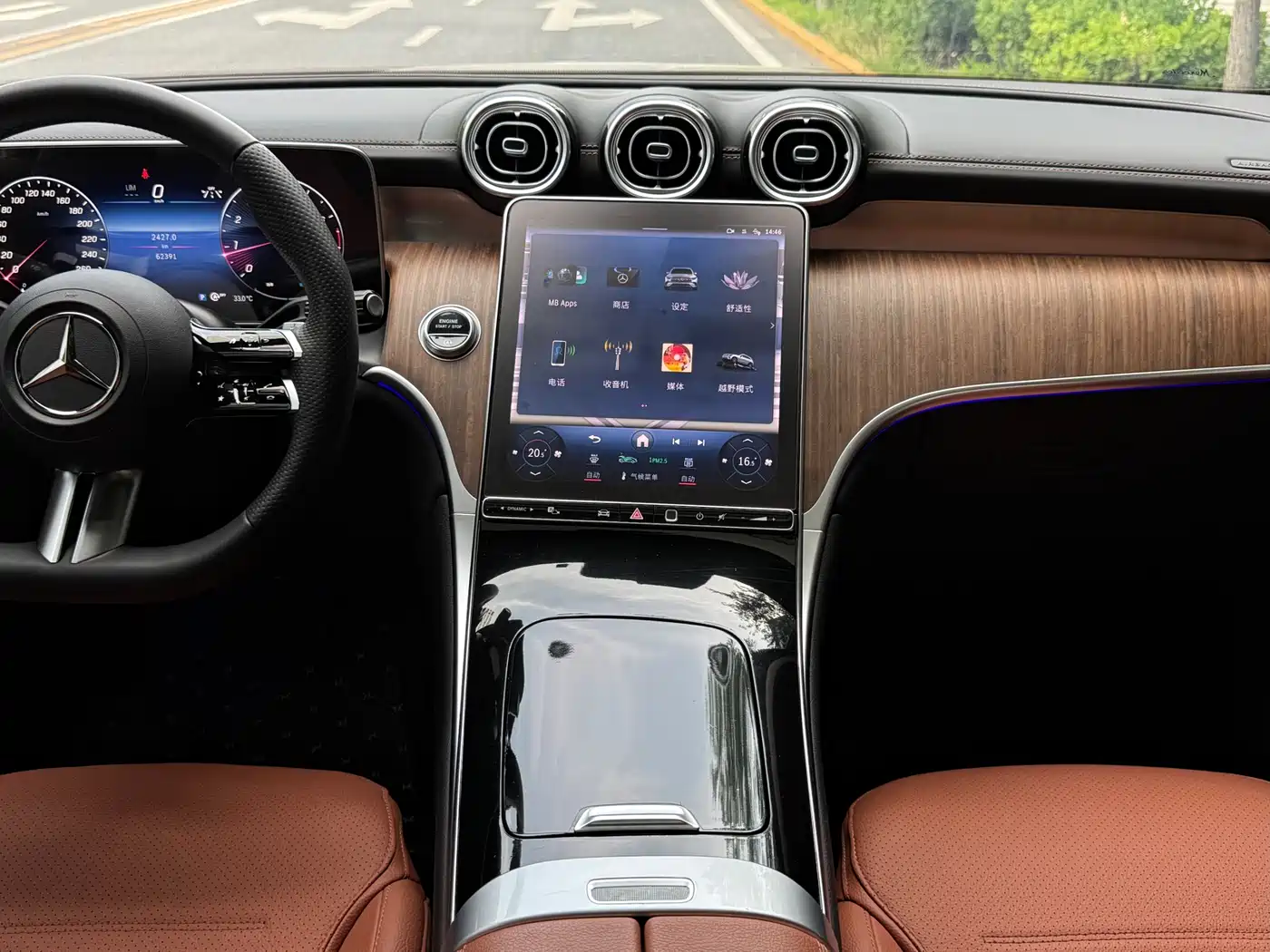 Mercedes-Benz GLC 2023 GLC 300 L 4MATIC Sport 5-Seater фото 9