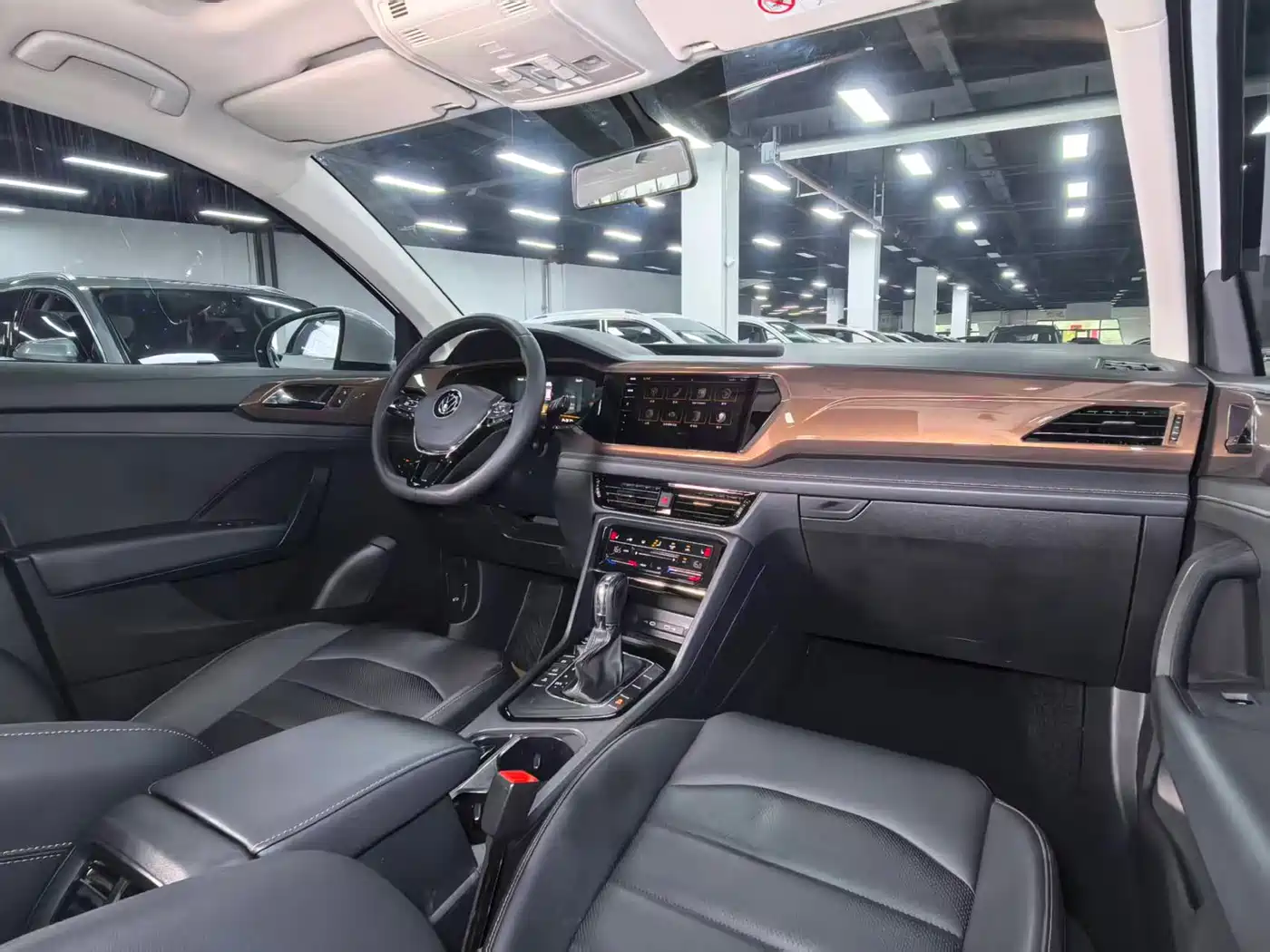 Volkswagen Tharu 2022 280TSI FWD Luxury Edition фото 15