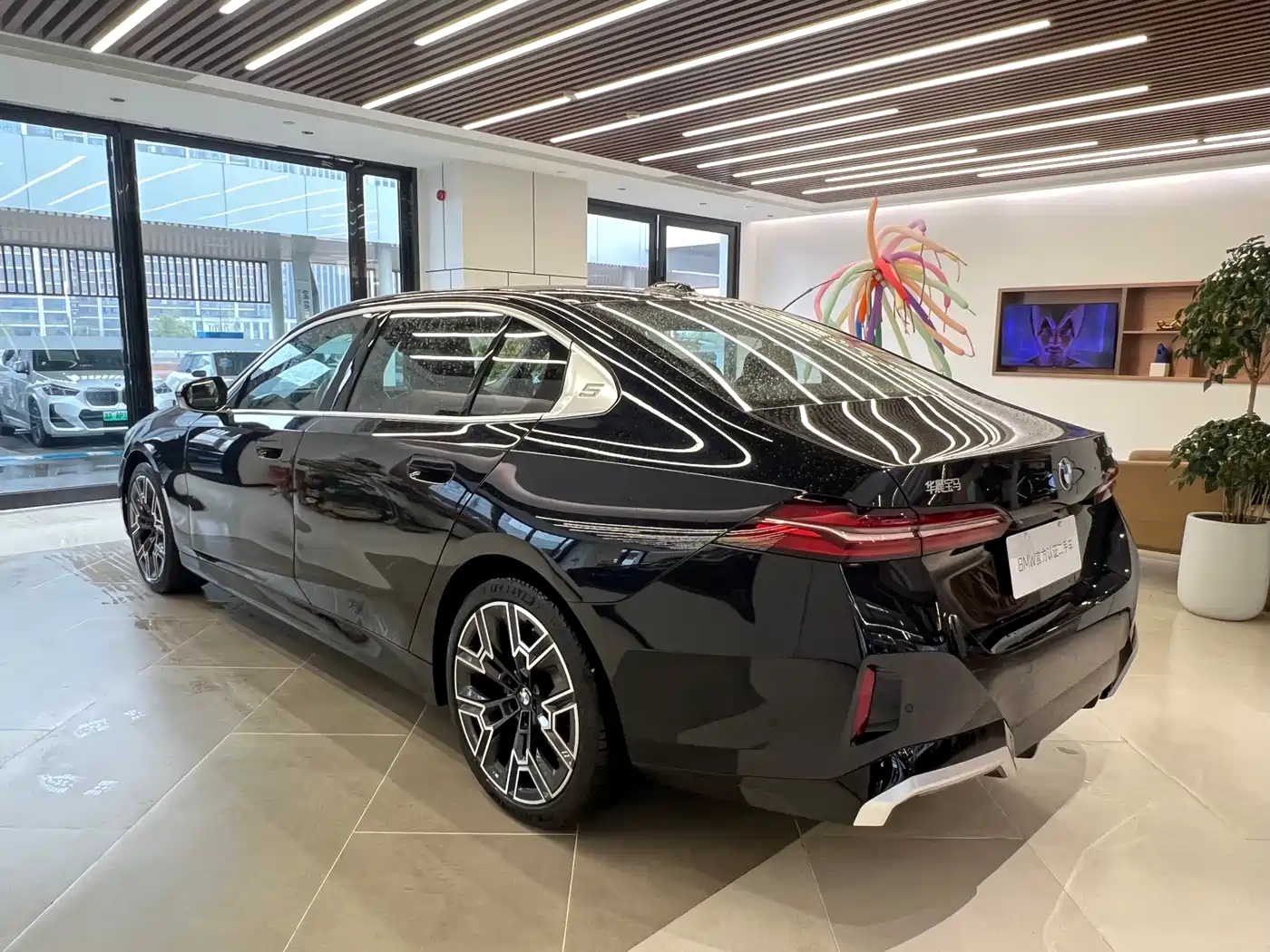BMW 5 Series 2024 530Li Premium M Sport Package фото 7