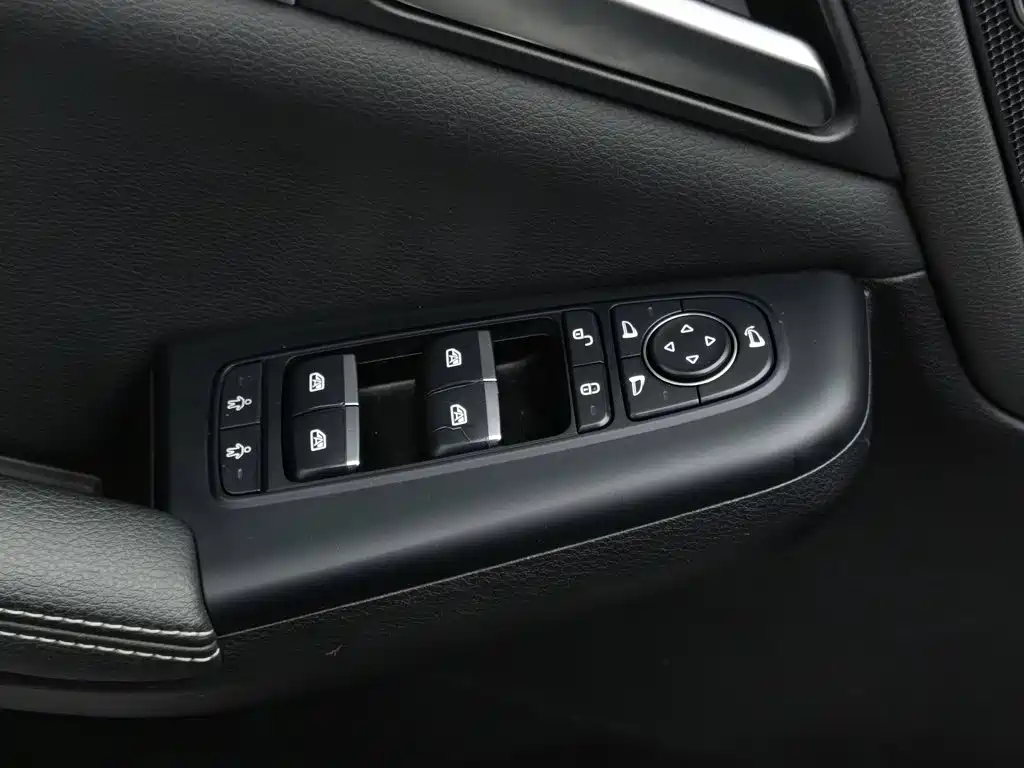 BYD Tang 2018 2018 2.0T Automatic Smart Connection Honor Edition 7-Seater China V