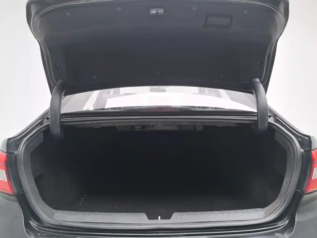 Photo 16 - Hyundai Sonata