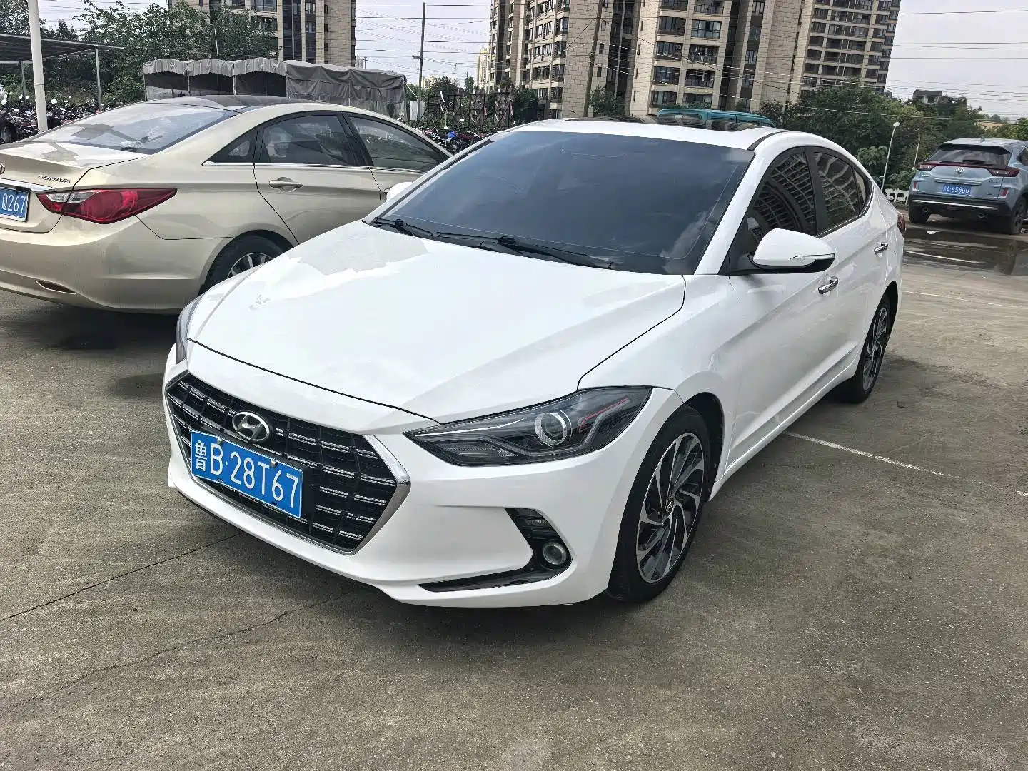 Фото 1 - Hyundai Elantra