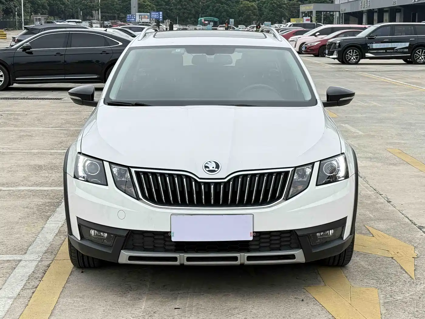 Škoda Octavia 2019 Wagon TSI230 DSG Luxury Edition China V фото 2