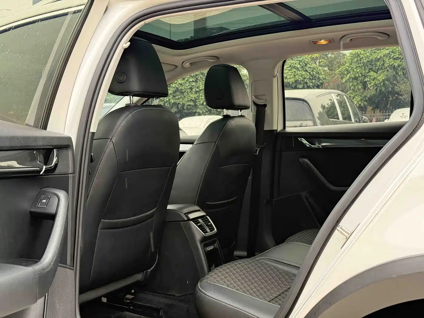 Škoda Octavia 2019 Wagon TSI230 DSG Luxury Edition China V фото 9