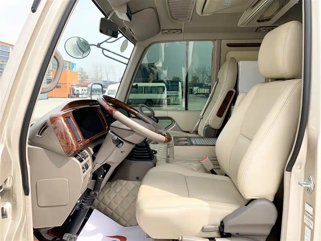 Toyota Coaster 2015 4.0L Premium Bus GRB53L-ZCMSK 20-seater Special Edition фото 4