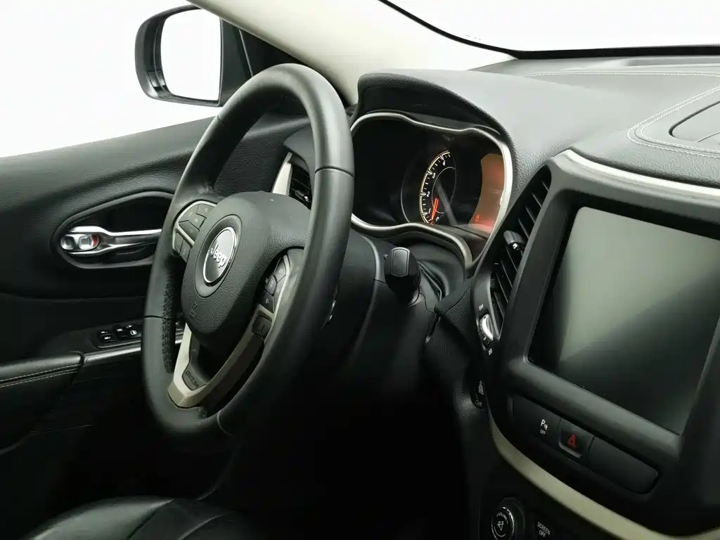 Photo 22 - Jeep Cherokee