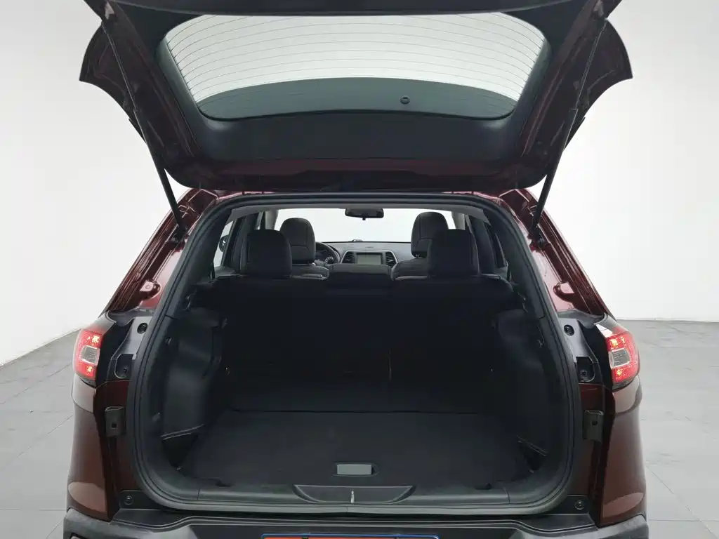 Photo 16 - Jeep Cherokee