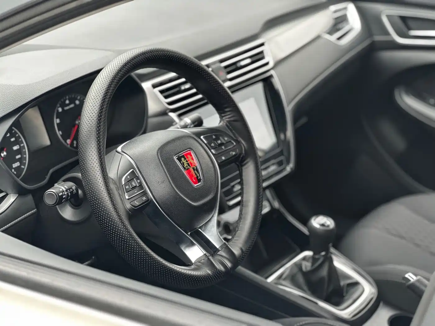 Фото 20 - Roewe i5