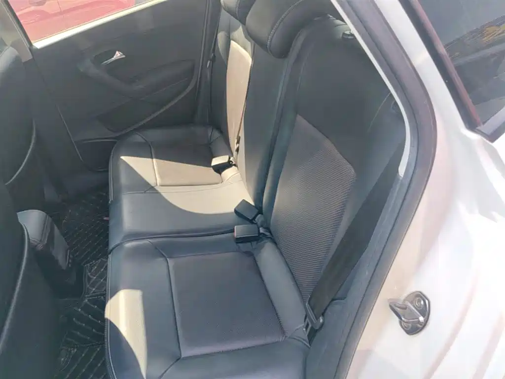 Volkswagen Polo 2016 1.6L Automatic Comfort фото 17