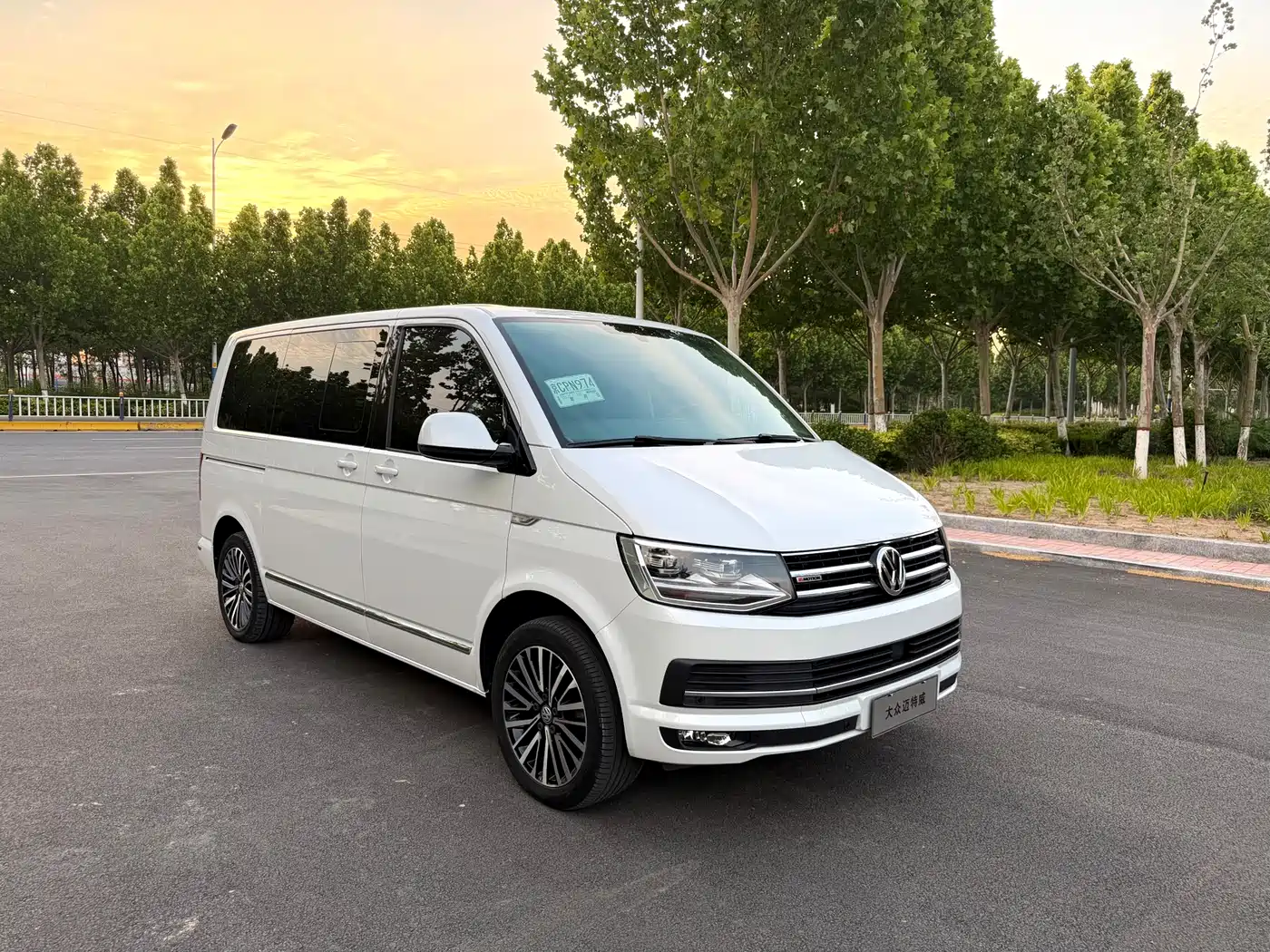 Volkswagen Multivan 2019 2.0TSI 4WD Premium 7-seater фото 3
